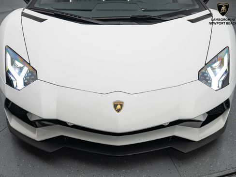 Used 2019 Lamborghini Aventador S image 12