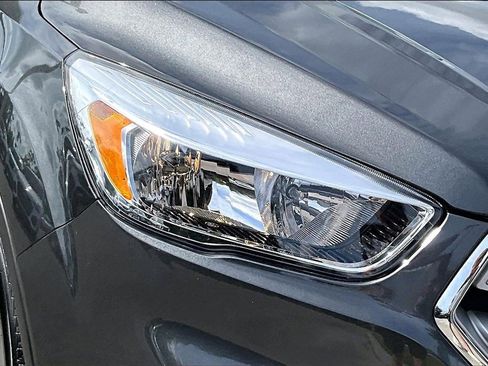 Used 2019 Ford Escape SE image 12