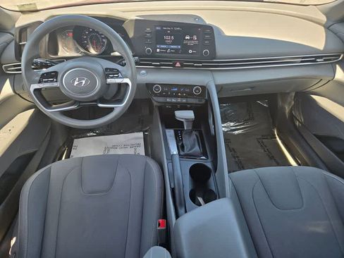 Used 2023 Hyundai Elantra SEL FWD image 9