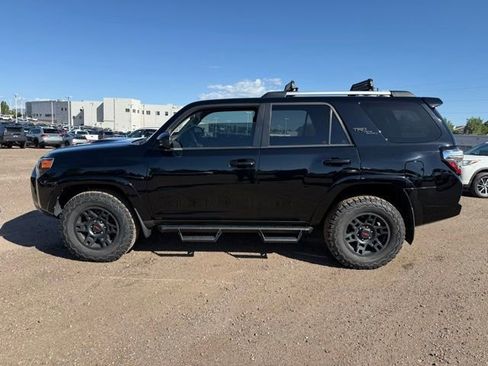 Used 2017 Toyota 4Runner TRD Off-Road AWD/4WD image 2