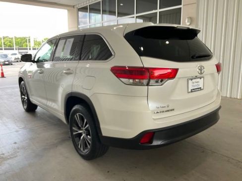 Used 2018 Toyota Highlander LE FWD image 18