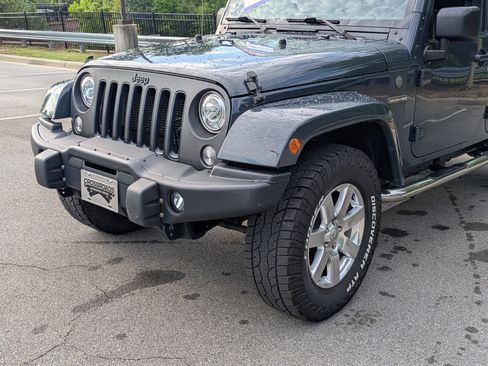 Used 2018 Jeep Wrangler Unlimited Sport AWD/4WD image 10
