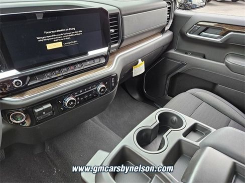 New 2025 GMC Sierra 1500 Elevation image 10