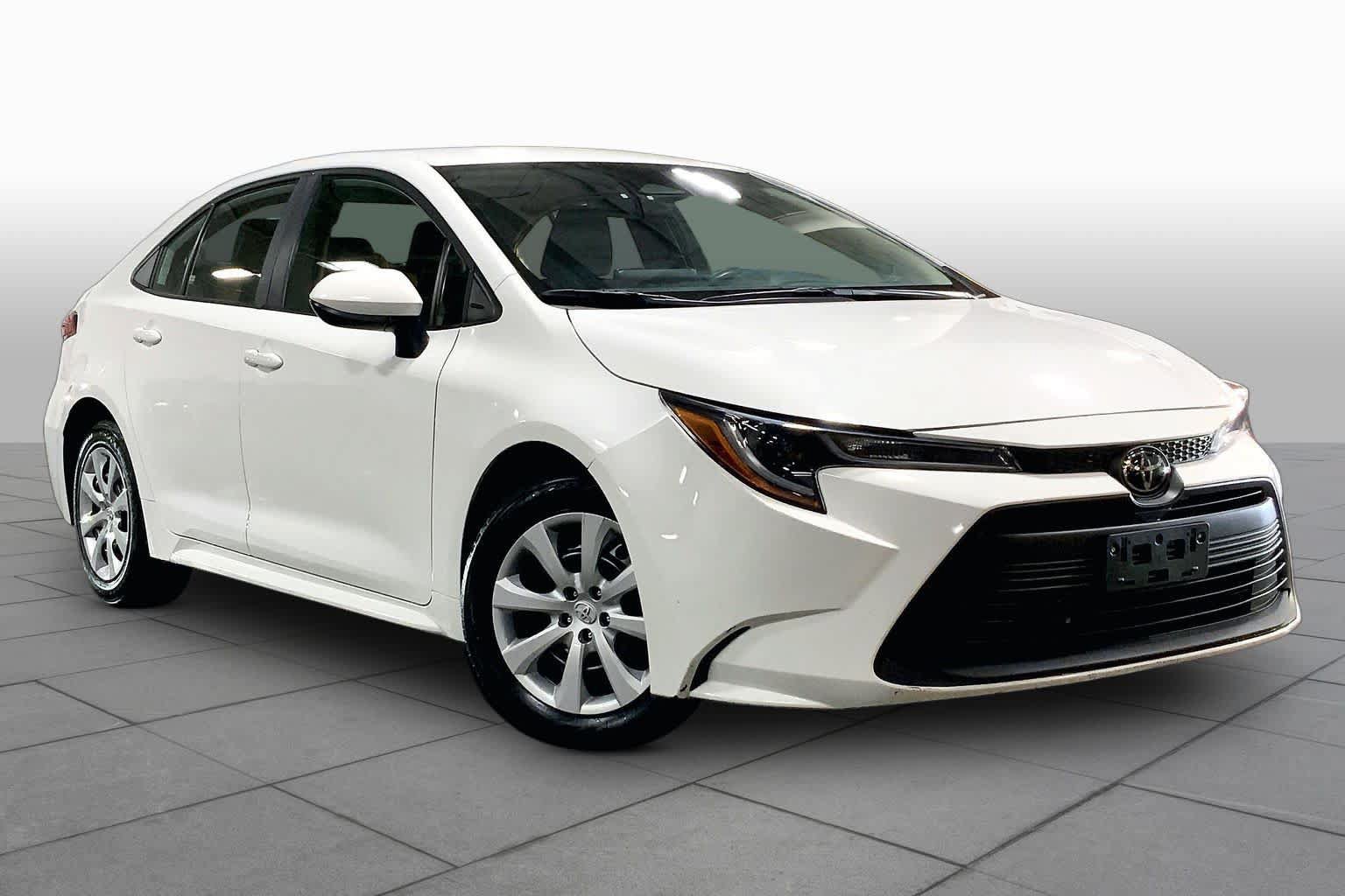 Used 2024 Toyota Corolla LE FWD image 3