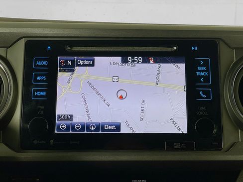 Used 2018 Toyota Tacoma TRD Sport image 22