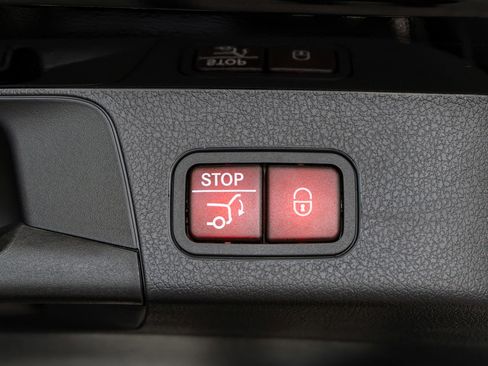 Used 2024 Mercedes-Benz GLB 250 w/ Exclusive Package image 36