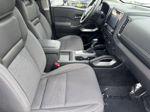 Used 2024 Nissan Frontier SV w/ SV Convenience Package RWD image 11