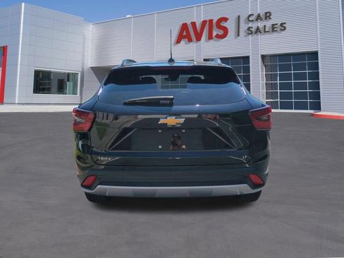 Used 2025 Chevrolet Trax LT w/ LT Convenience Package FWD image 7