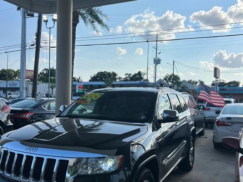 Used 2011 Jeep Grand Cherokee Limited AWD/4WD image 3