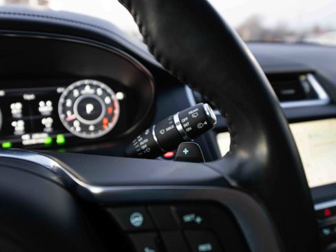 Used 2020 Jaguar E-PACE SE image 14