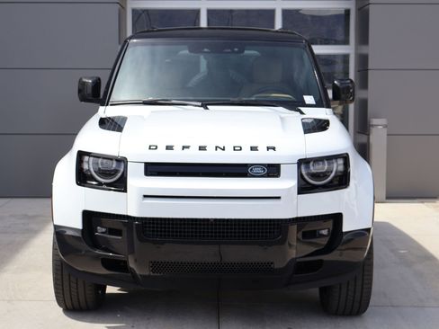 New 2026 Land Rover Defender 110 X-Dynamic SE image 2