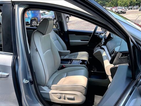 Used 2025 Honda Odyssey Touring image 11