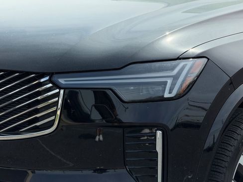 Certified 2025 Volvo XC90 T8 Ultra w/ Protection Package Premier image 8