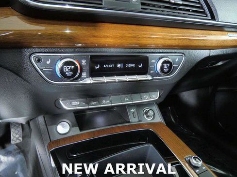 Used 2021 Audi Q5 2.0T Premium w/ Convenience Package image 19