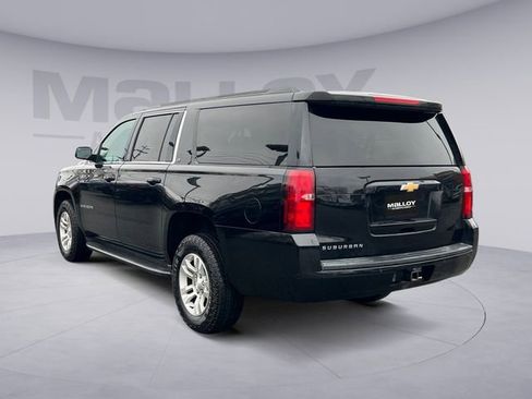 Used 2018 Chevrolet Suburban LT image 3