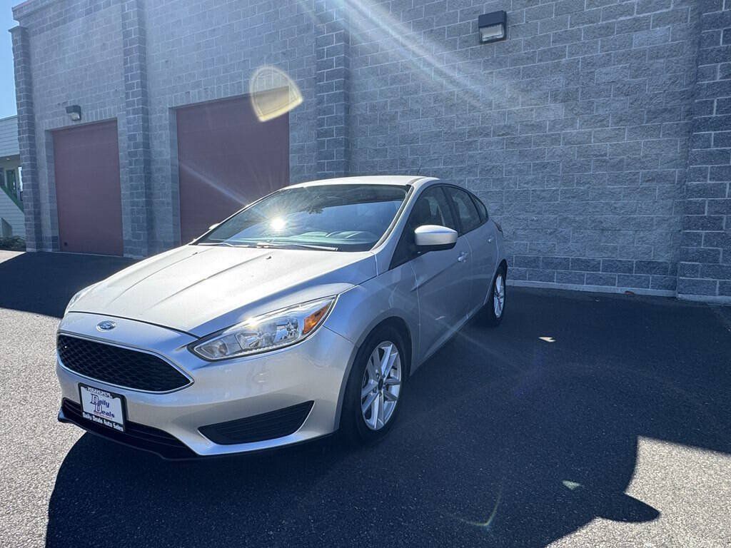 Used 2018 Ford Focus SE FWD image 4
