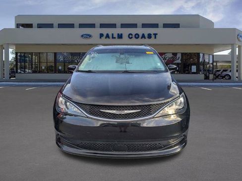 Used 2021 Chrysler Voyager Lxi FWD image 2