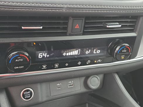 Certified 2023 Nissan Rogue SV FWD image 22