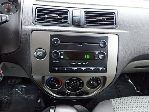 Used 2006 Ford Focus SES image 14