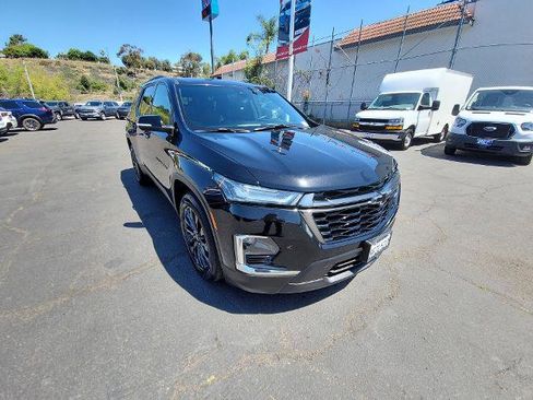 Used 2023 Chevrolet Traverse RS image 2