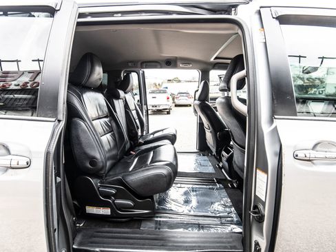 Used 2016 Toyota Sienna SE w/ SE Preferred Package image 33