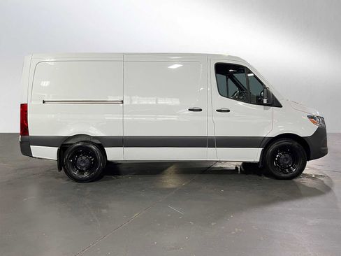 Used 2025 Mercedes-Benz Sprinter 2500 image 2