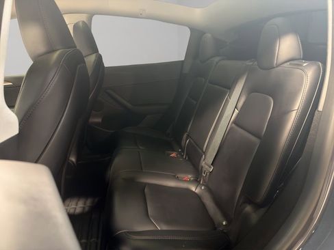 Used 2023 Tesla Model Y Performance image 18