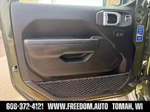 Used 2023 Jeep Gladiator Sport AWD/4WD image 10