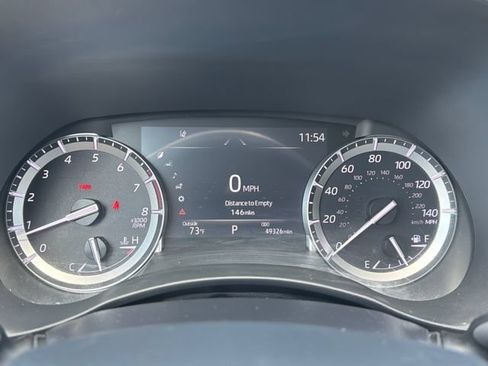 Used 2022 Toyota Highlander XLE AWD/4WD image 11