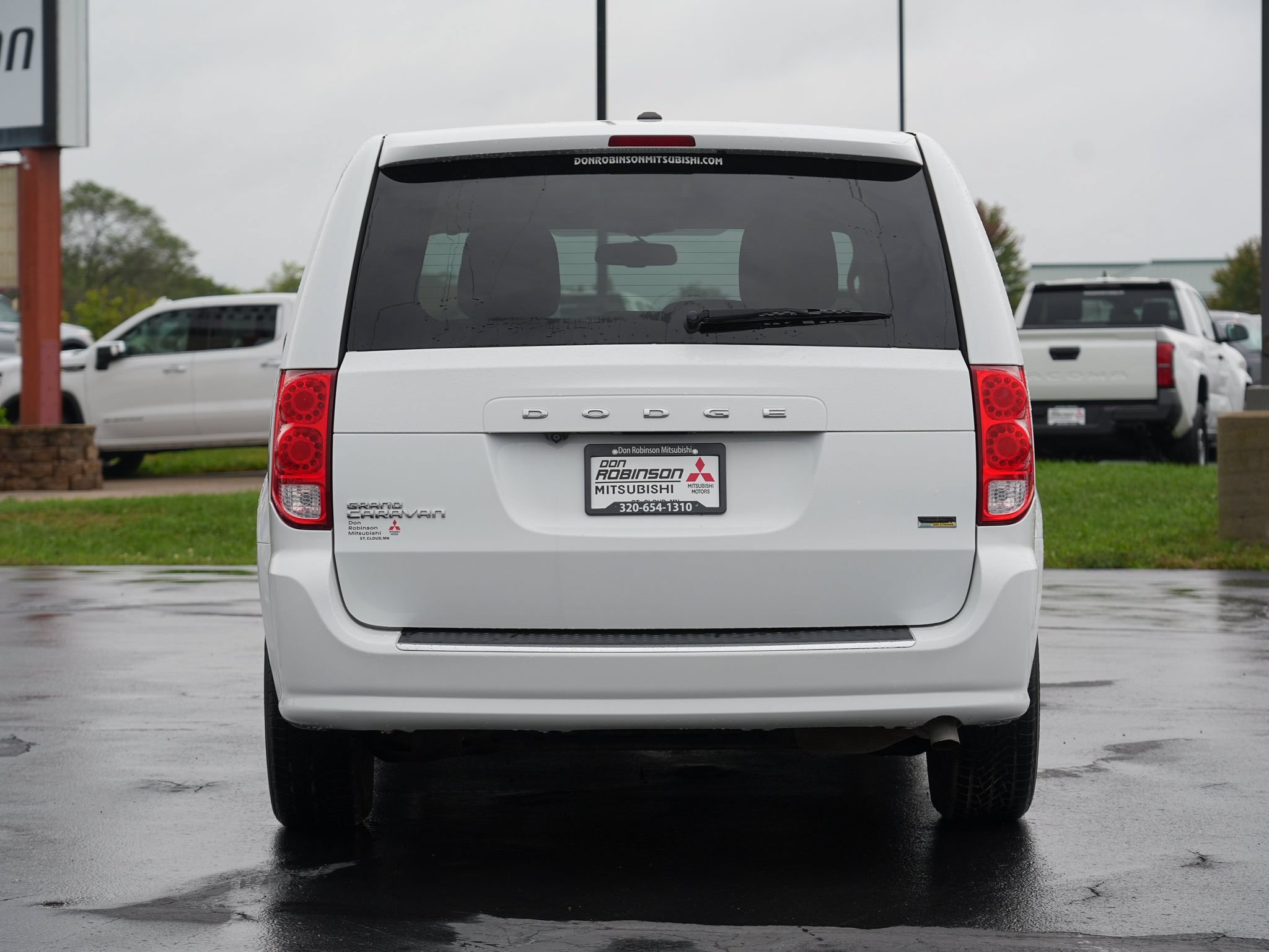 Used 2017 Dodge Grand Caravan SE w/ Power Window Group FWD image 4