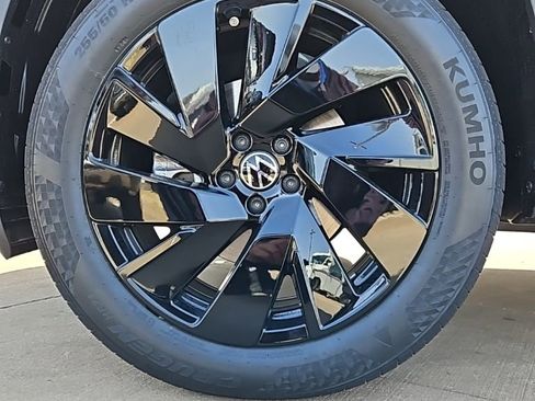 New 2026 Volkswagen Atlas Cross Sport SE image 9