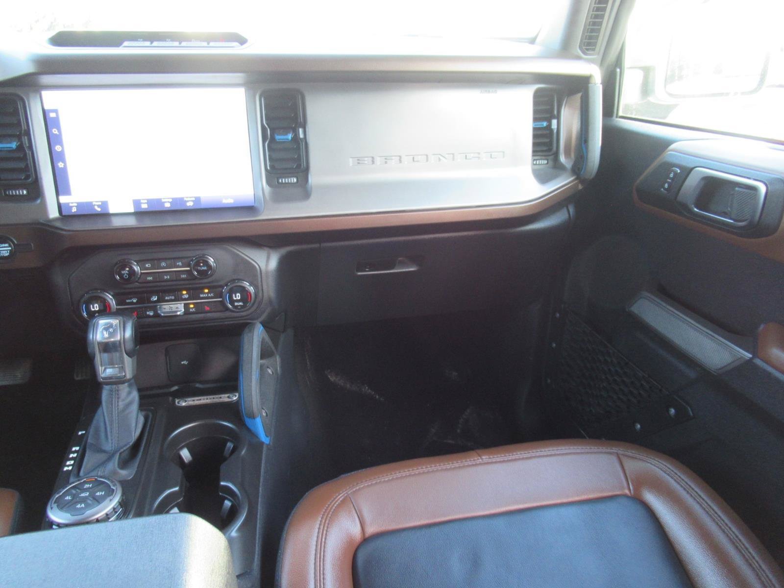 Used 2023 Ford Bronco Outer Banks AWD/4WD image 14