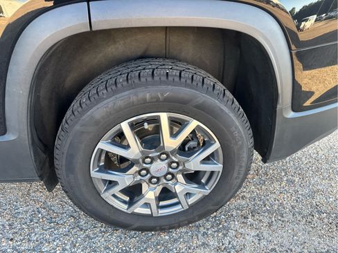 Used 2023 GMC Acadia SLT FWD image 16