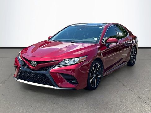 Used 2018 Toyota Camry XSE FWD image 3