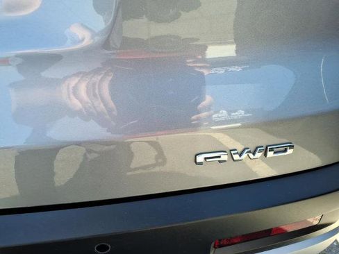 Certified 2023 GMC Acadia SLT AWD/4WD image 12