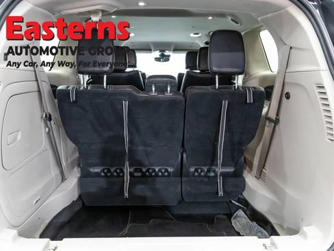Used 2023 Chrysler Pacifica Touring-L FWD image 9