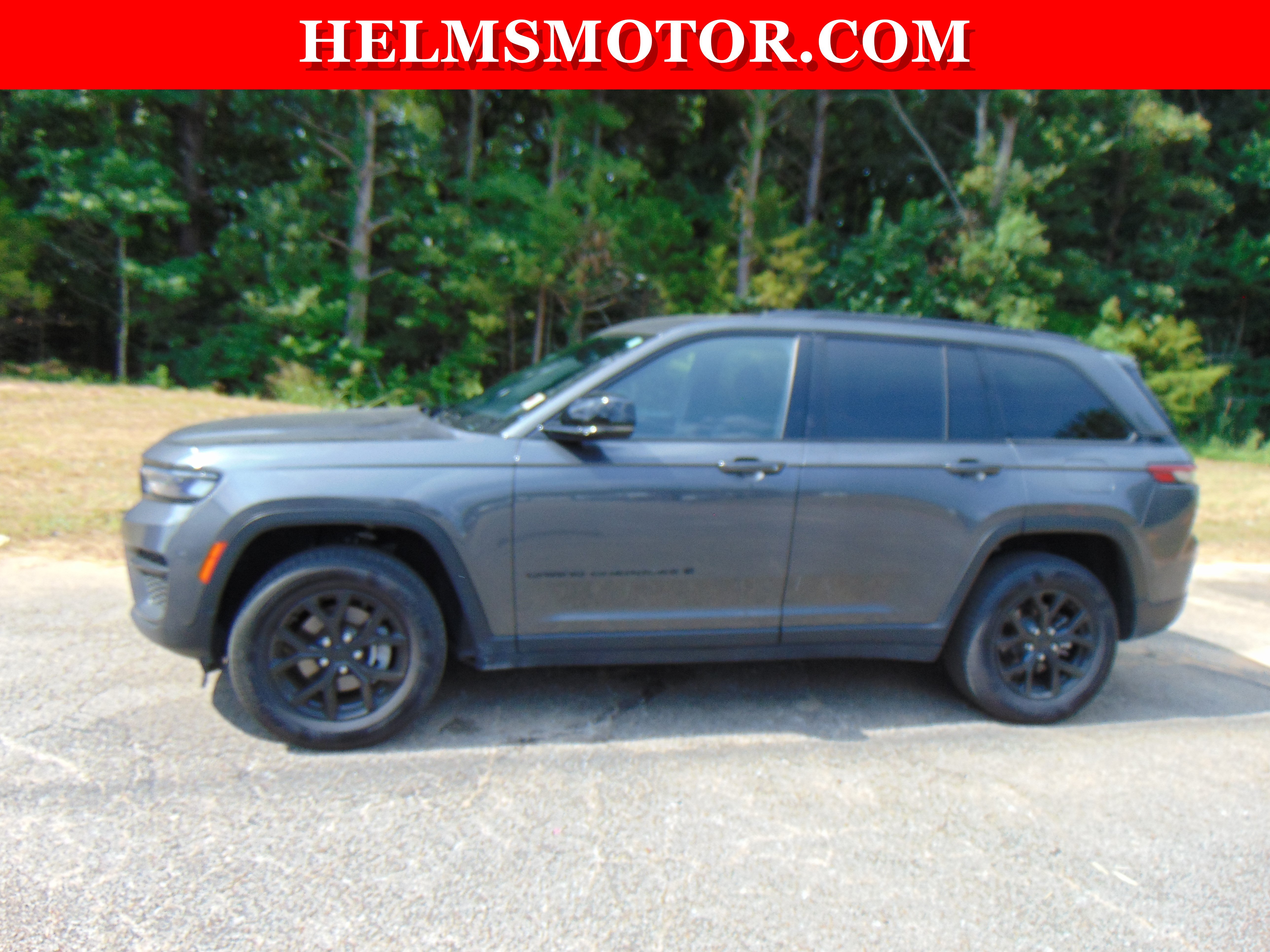 Certified 2024 Jeep Grand Cherokee Altitude RWD image 1