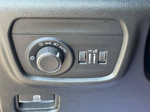 Certified 2024 Jeep Grand Cherokee Laredo RWD image 17