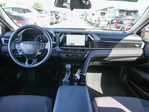 Used 2025 Toyota Camry LE image 11