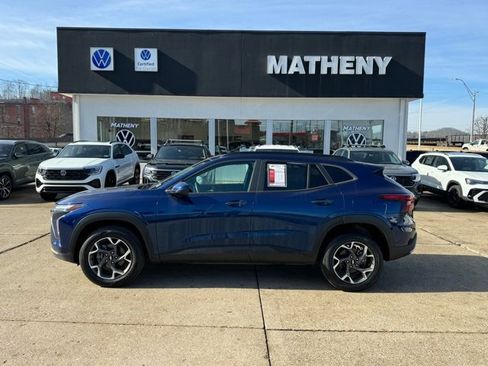 Used 2024 Chevrolet Trax LT w/ Driver Confidence Package image 3