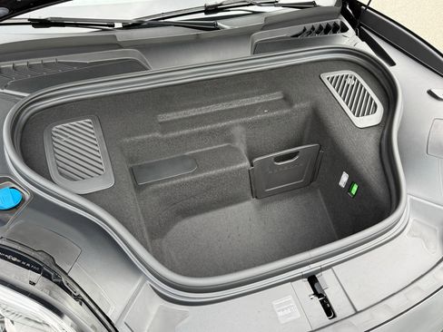 Used 2025 Porsche Macan 4S Electric AWD/4WD image 31