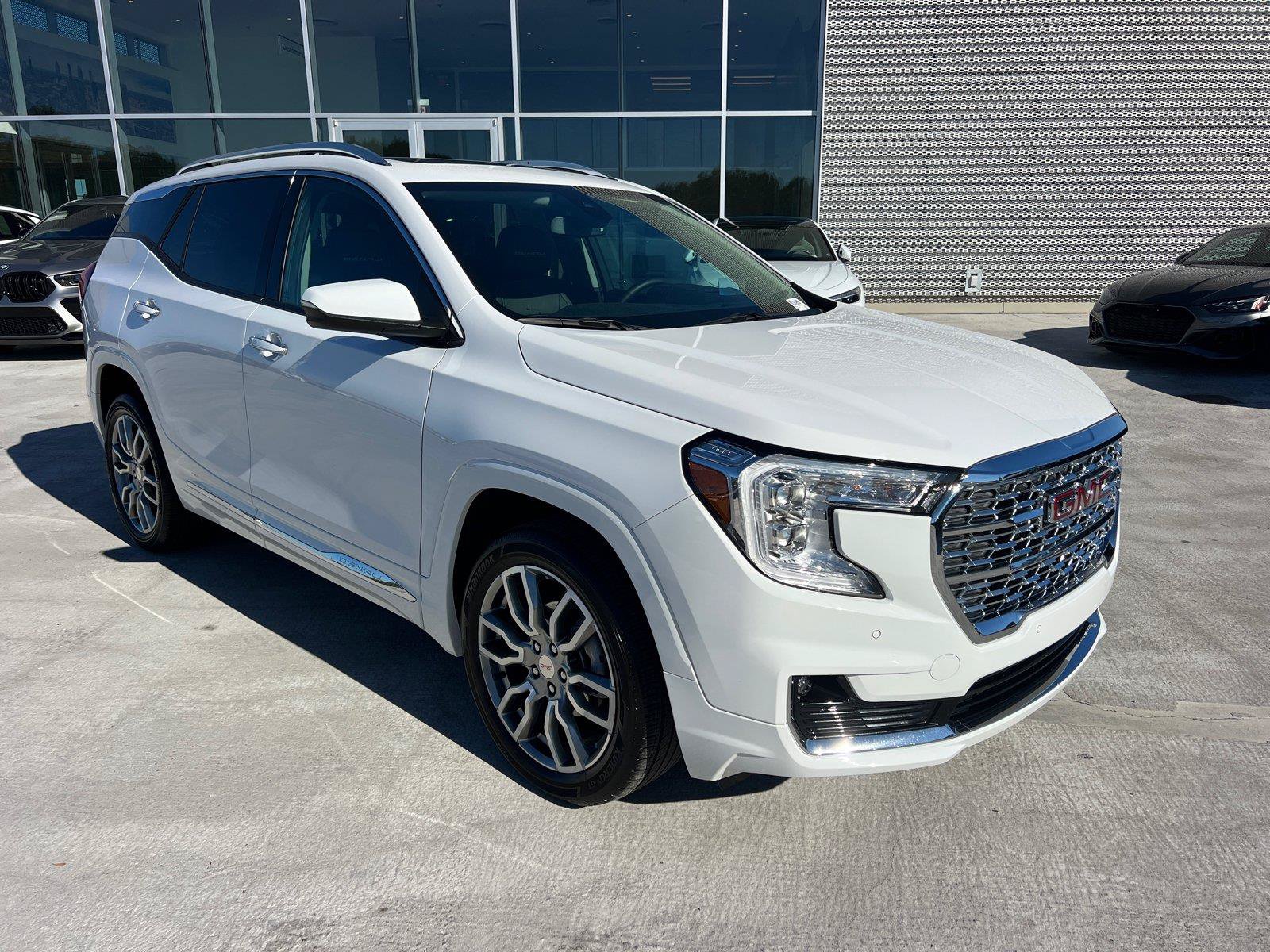 Used 2024 GMC Terrain Denali AWD/4WD image 3