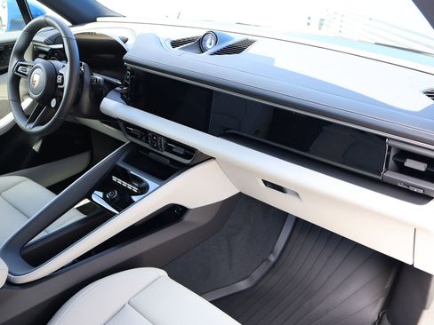 New 2026 Porsche Macan 4 Electric image 24