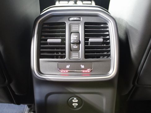 New 2026 Porsche Macan image 20