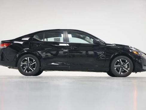 Used 2025 Nissan Sentra SV FWD image 14