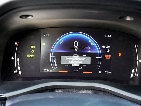 Used 2025 Toyota Camry SE image 29