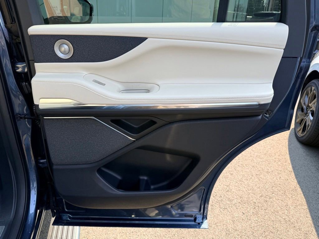 New 2027 Lincoln Navigator Reserve w/ Jet Appearance Package AWD/4WD image 33