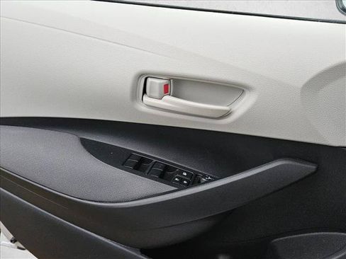 Used 2025 Toyota Corolla LE FWD image 7