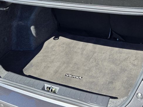 Used 2022 Nissan Versa SV image 27