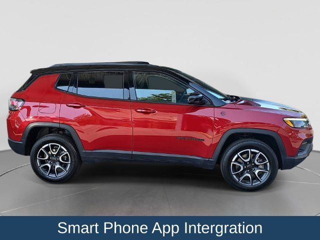 Used 2025 Jeep Compass Trailhawk w/ Trailhawk Elite Group AWD/4WD image 10